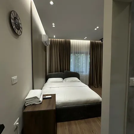 Ylli Apartment